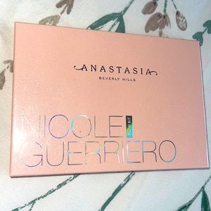 Anastasia Beverly Hills Nicole Guerriero Glow Kit Limited Edition